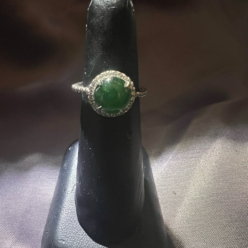 Elegant Silver and Green Gemstone Ring